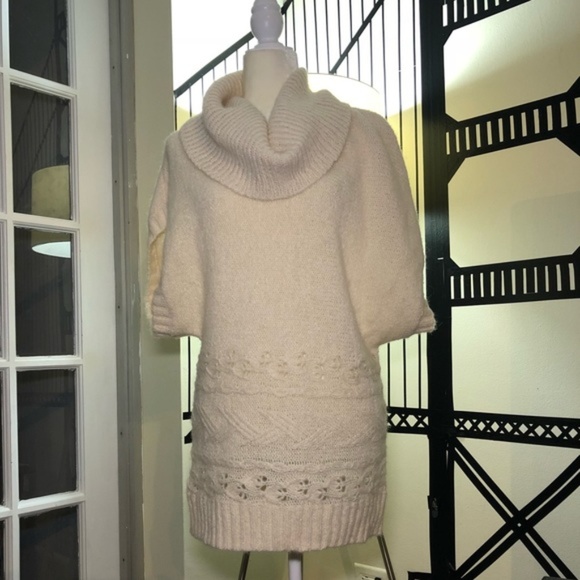 Anthropologie Sweaters - short sleeve sweater